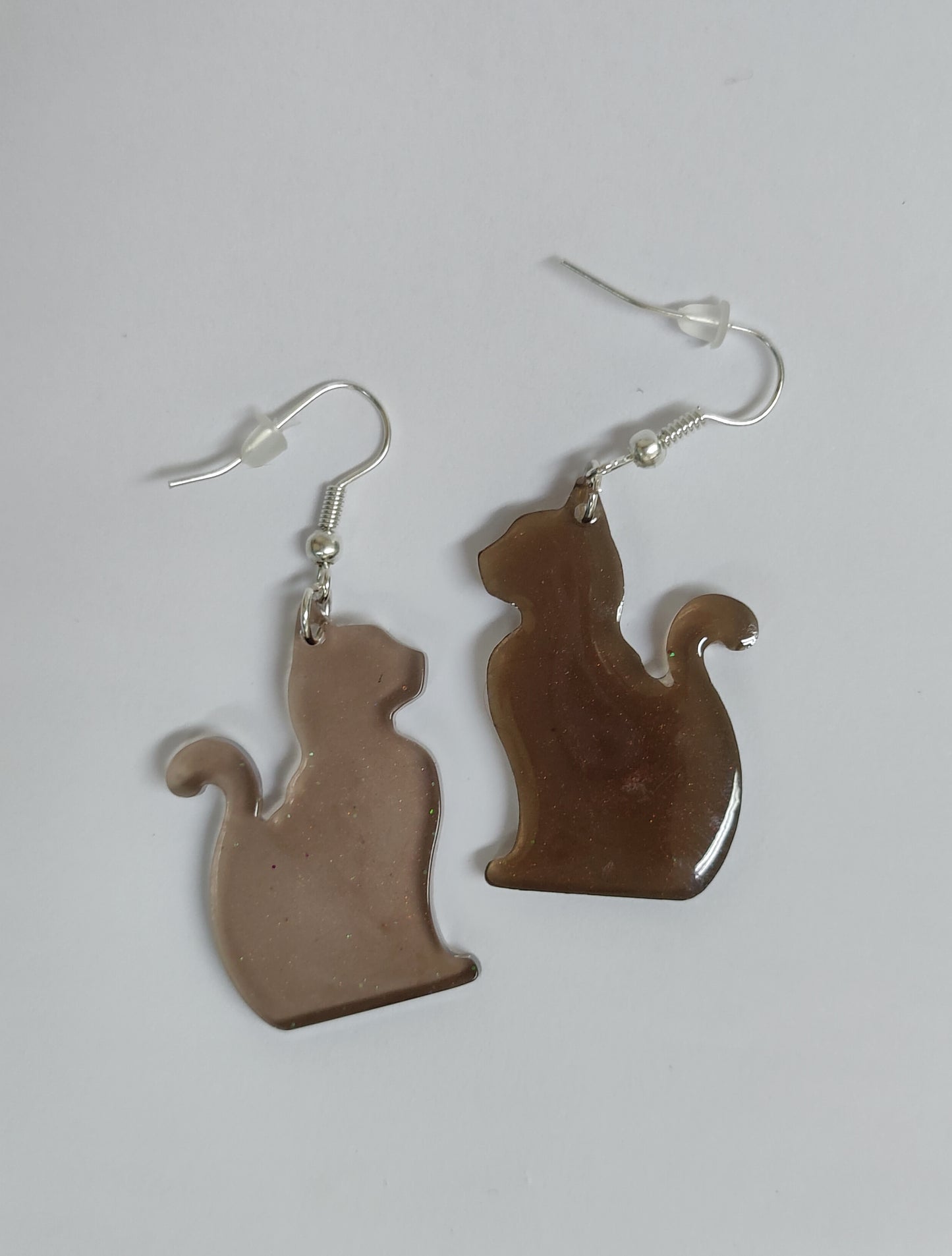 Kissa korvakorut, ruskea