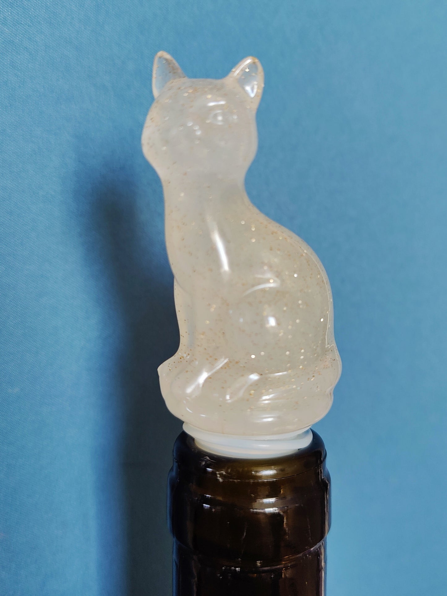 Viinipullon korkki, beige kissa