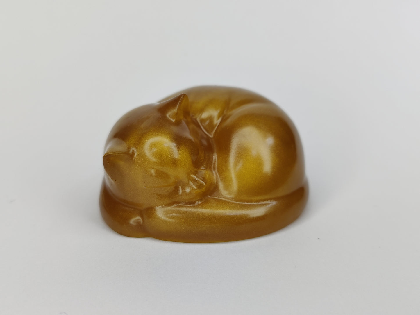 Ikiunta Uinuva kissapatsas, kulta