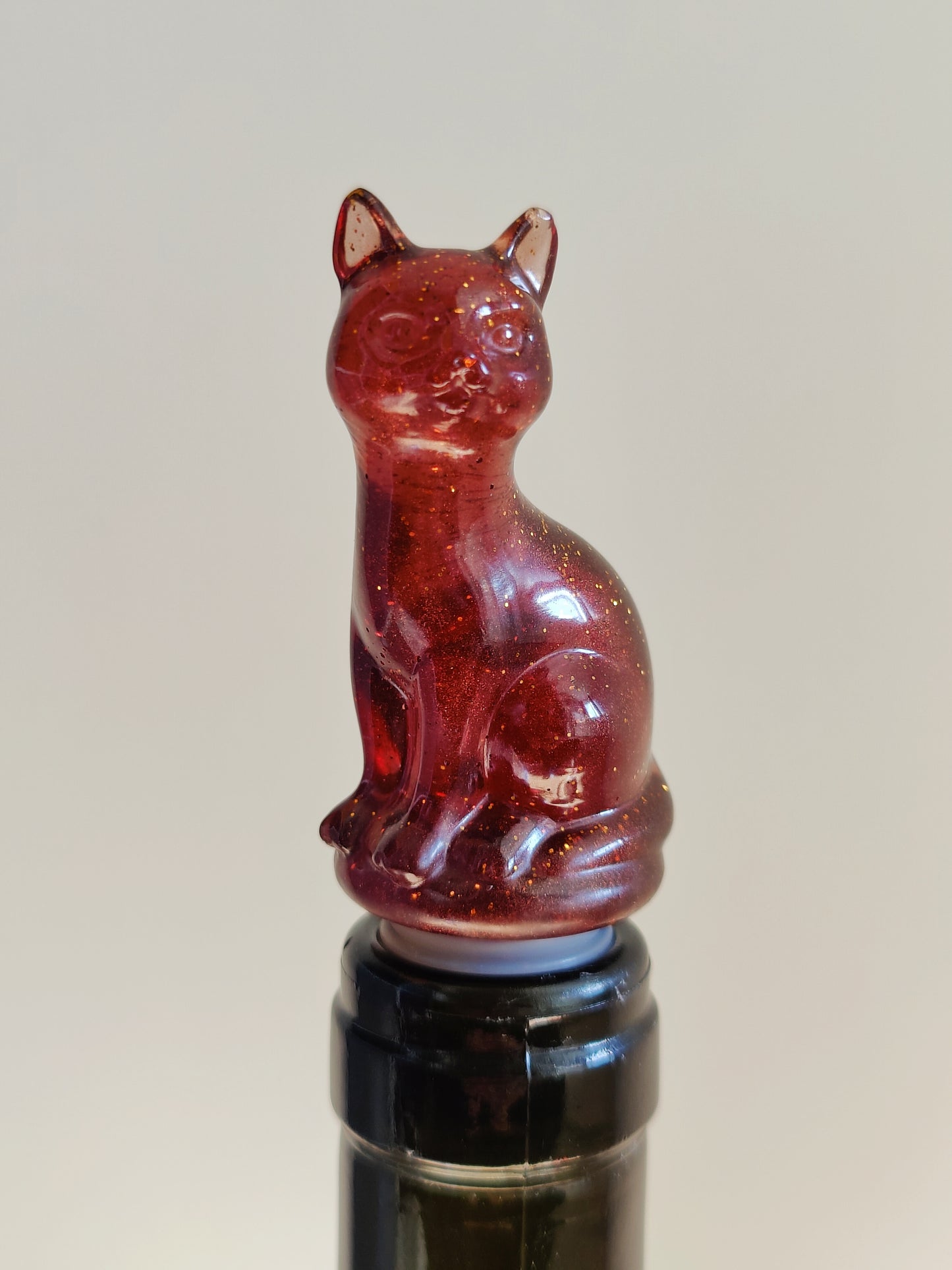 Viinipullon korkki, ruskea kissa