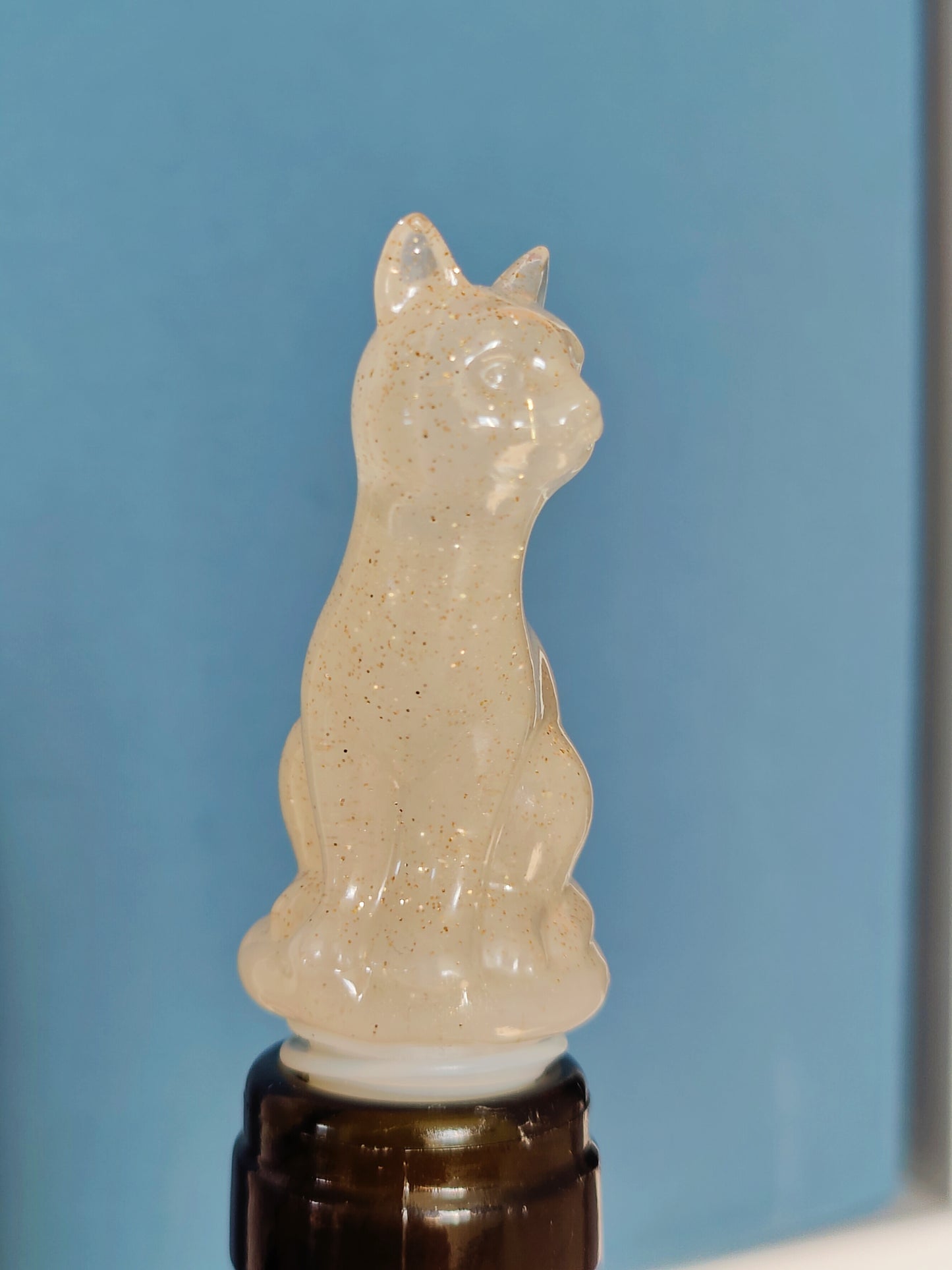 Viinipullon korkki, beige kissa