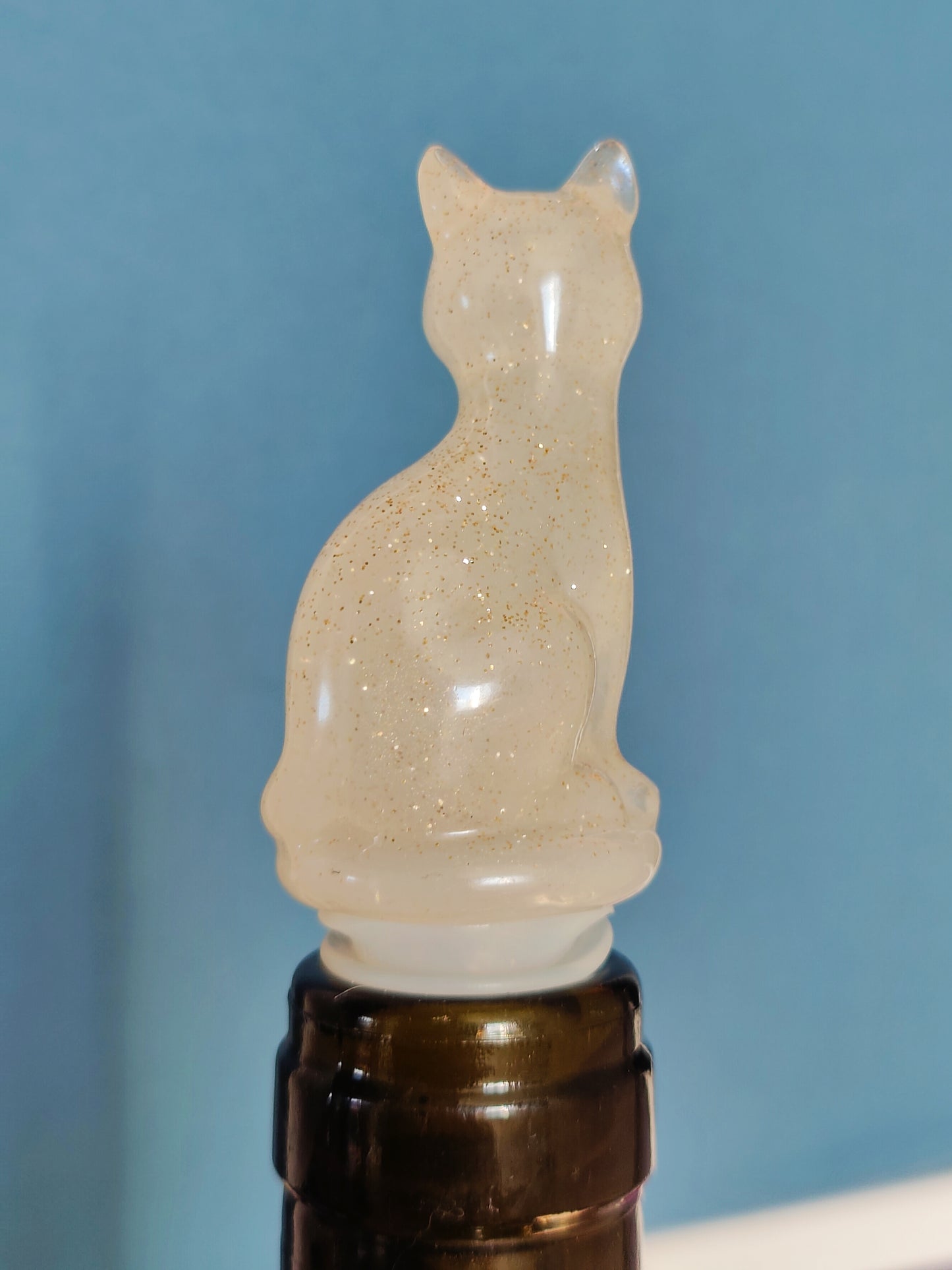 Viinipullon korkki, beige kissa