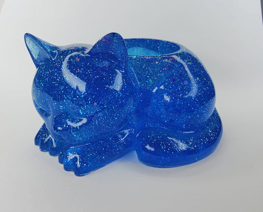 Tuikkukuppi lepäävä kissa, sininen